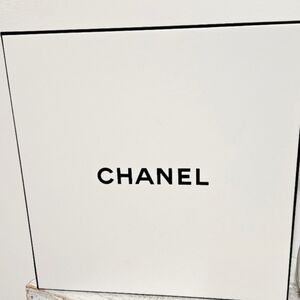 Authentic CHANEL Gift Box EUC, white and black  8.5"×8.5"×3.75"